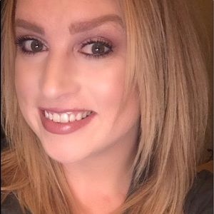 Meet your Posher, Emilee